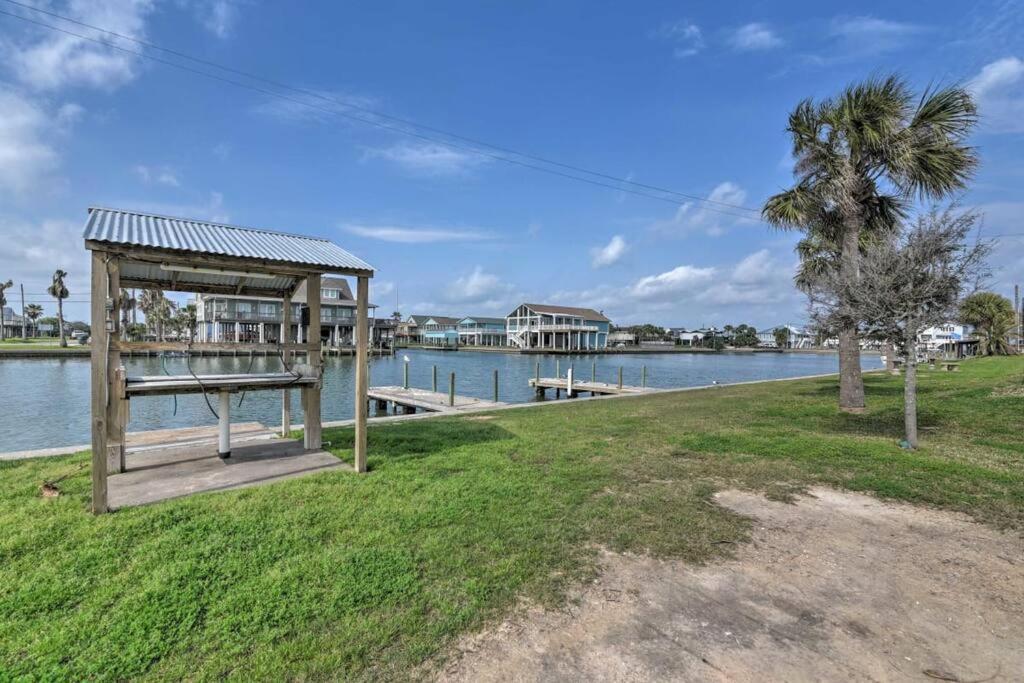 Pelican Hideaway Villa Galveston Exterior photo